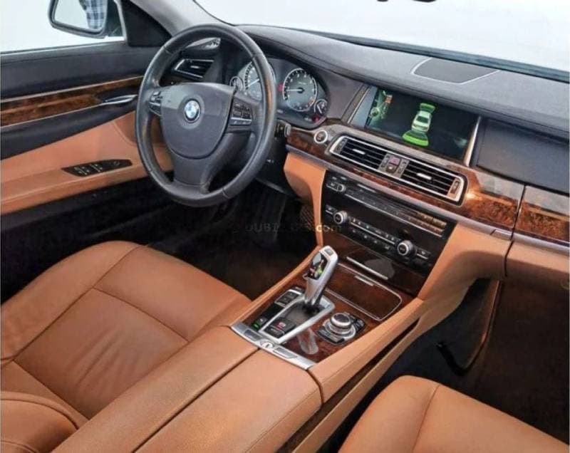2012 BMW 730Li STANDARD thumbnail 8