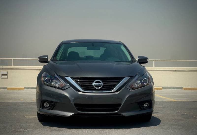 2017 Nissan Altima SL thumbnail 3