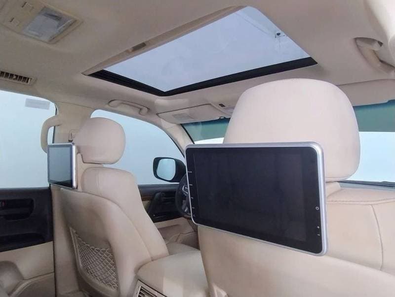 2017 Toyota Land Cruiser GXR thumbnail 8