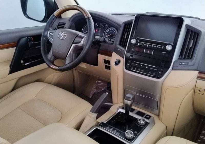 2017 Toyota Land Cruiser GXR thumbnail 5