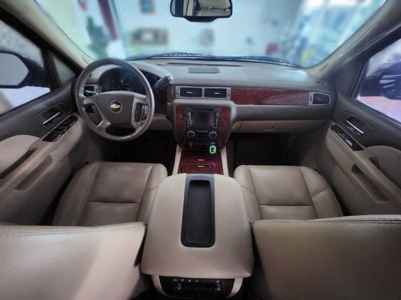 2011 Chevrolet Tahoe LTZ thumbnail 6
