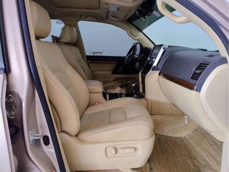 2017 Toyota Land Cruiser GXR thumbnail 6