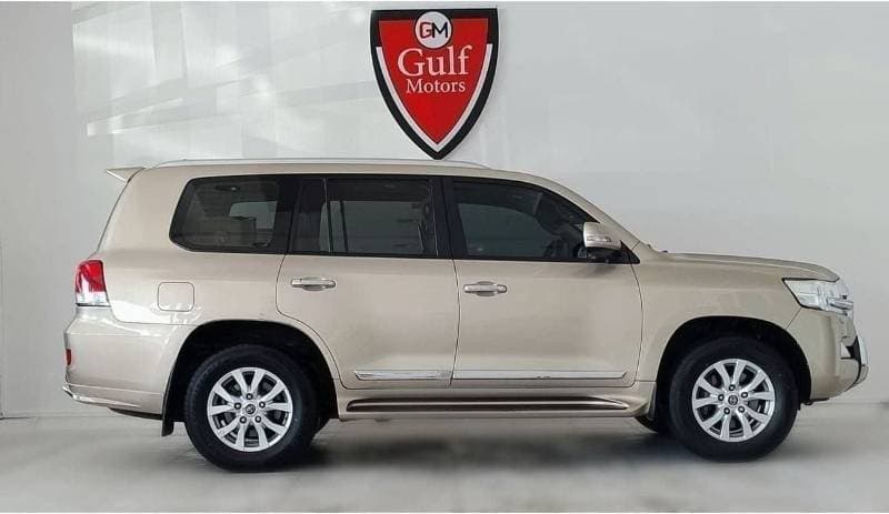 2017 Toyota Land Cruiser GXR thumbnail 3