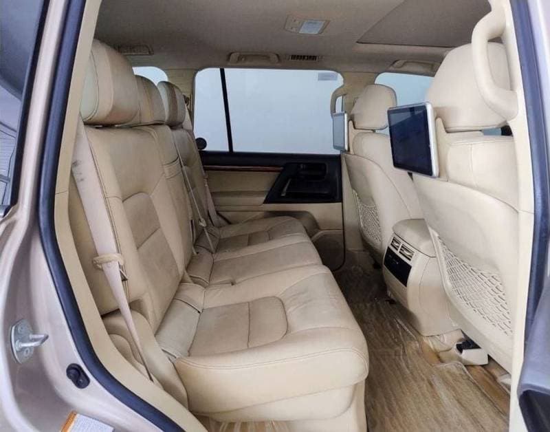 2017 Toyota Land Cruiser GXR thumbnail 7