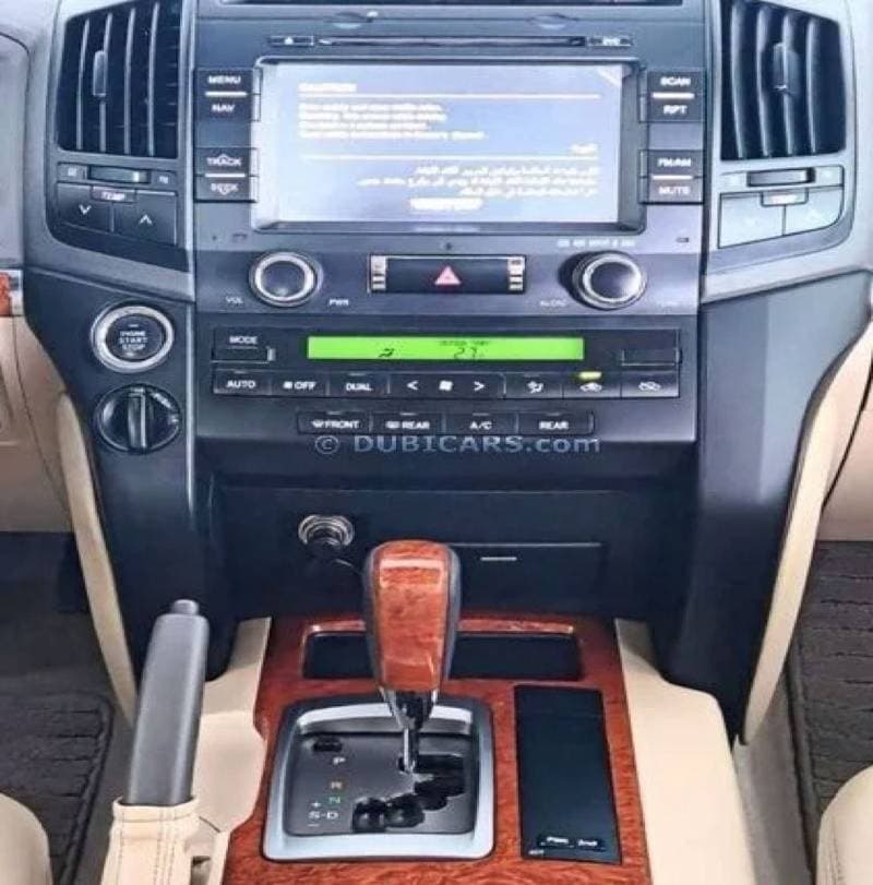 2013 Toyota Land Cruiser GXR thumbnail 7