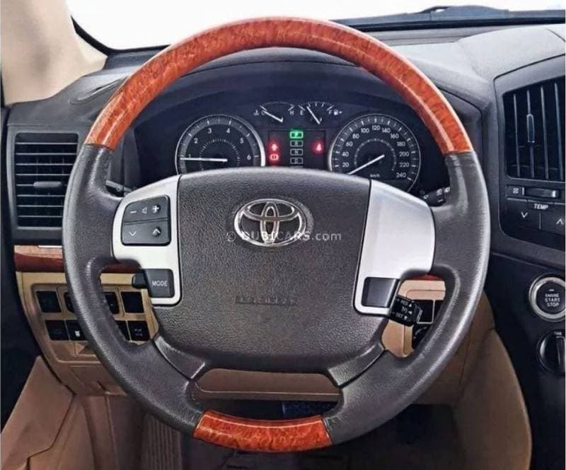 2013 Toyota Land Cruiser GXR thumbnail 8