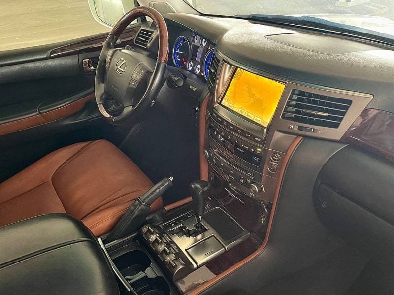 2011 Lexus LX570 TOP thumbnail 6