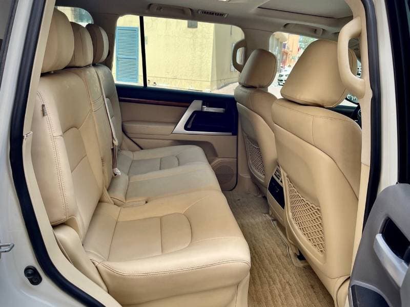 2017 Toyota Land Cruiser GXR thumbnail 8