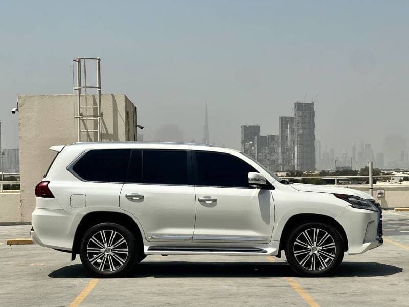 2017 Toyota Land Cruiser GXR thumbnail 3