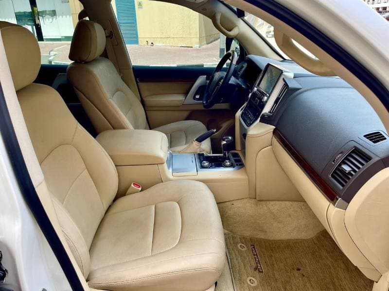 2017 Toyota Land Cruiser GXR thumbnail 7
