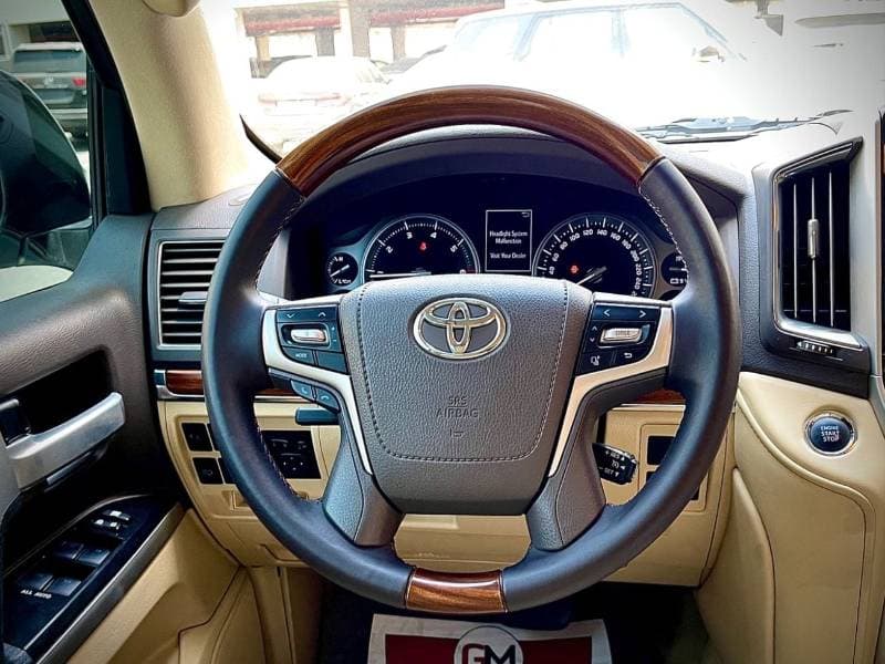 2017 Toyota Land Cruiser GXR thumbnail 6