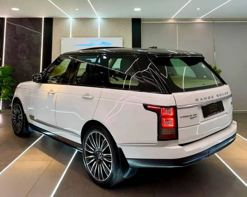 2016 Land Rover Range Rover VOGUE SE thumbnail 4