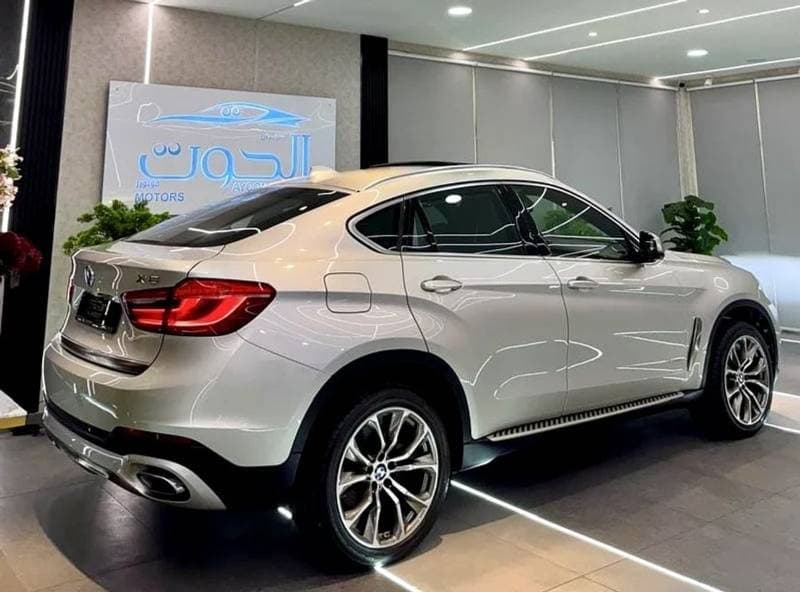 2016 BMW X6 50i EXCLUSIVE thumbnail 2