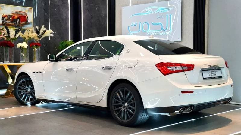2016 Maserati Ghibli S thumbnail 2