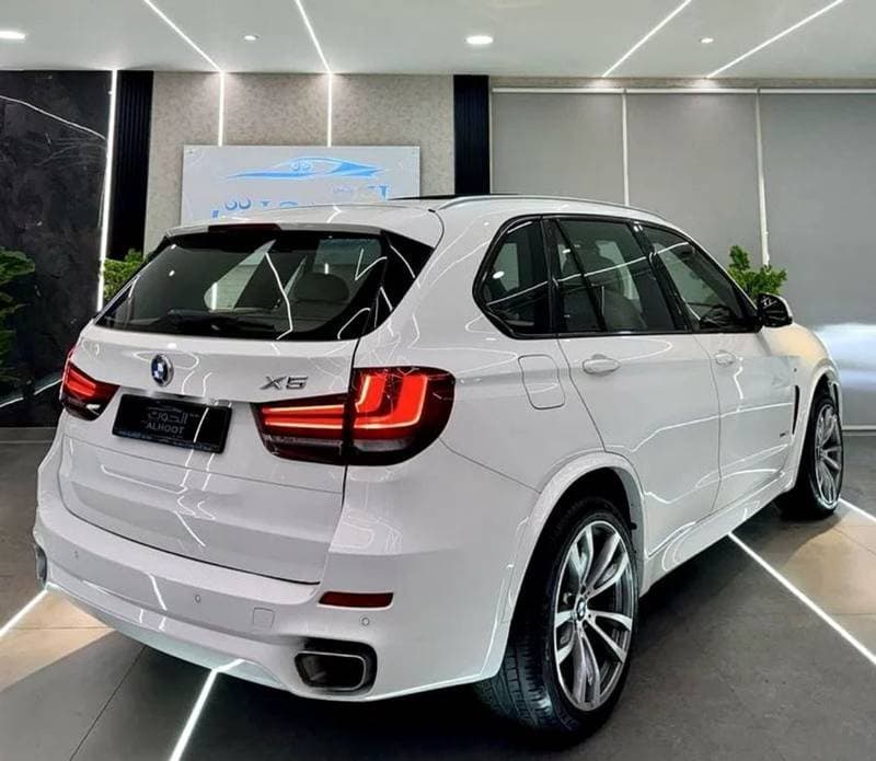 2015 BMW X5 50i thumbnail 4