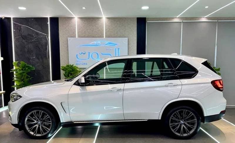 2016 BMW X5 50i thumbnail 7