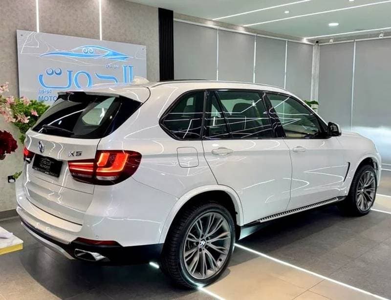 2016 BMW X5 50i thumbnail 4