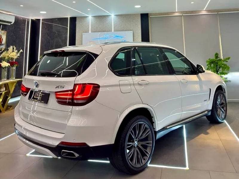 2015 BMW X5 50i M SPORT thumbnail 4