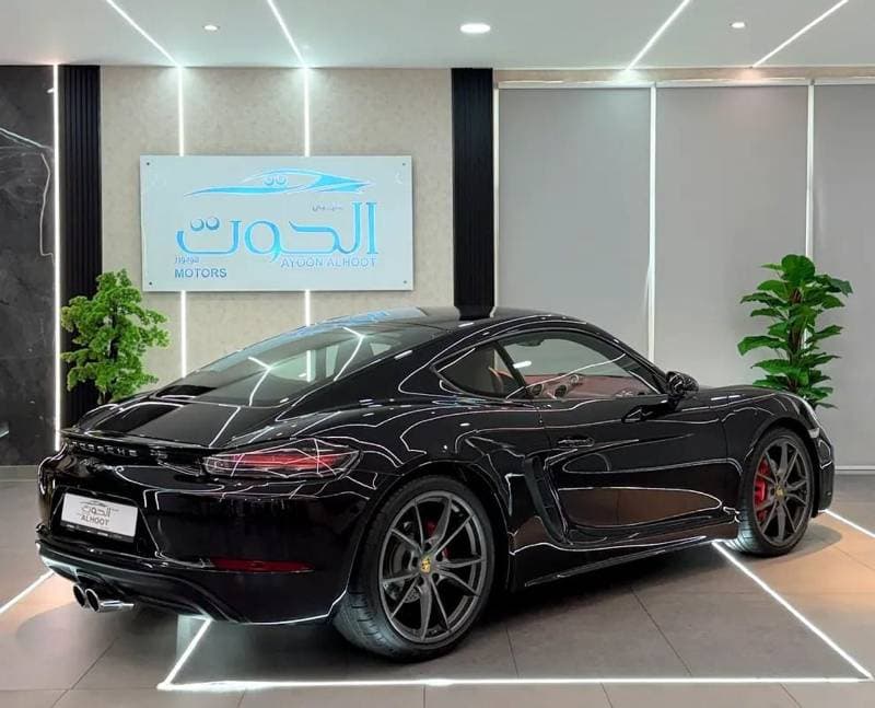 2018 Porsche Cayman thumbnail 2
