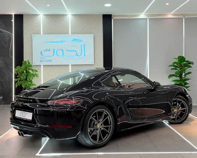 2018 Porsche Cayman thumbnail 8
