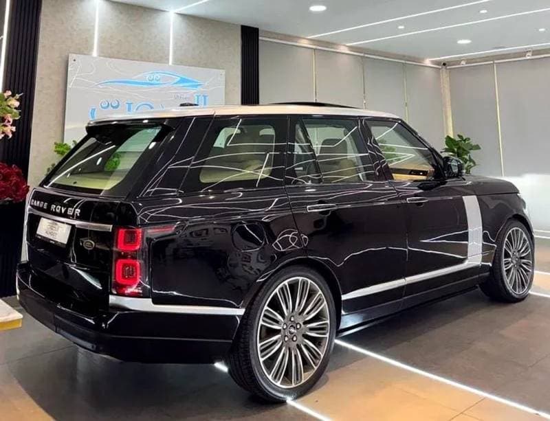 2016 Land Rover Range Rover VOGUE SE thumbnail 4