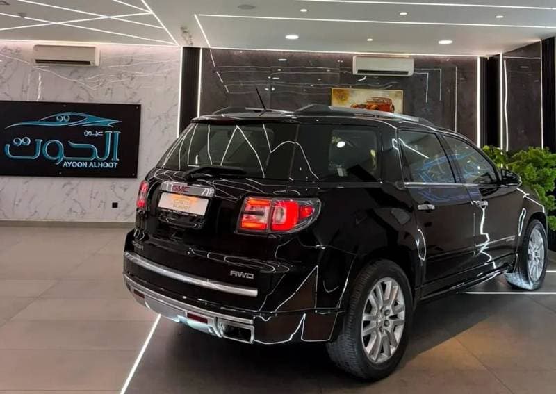2017 GMC Acadia DENALI thumbnail 2