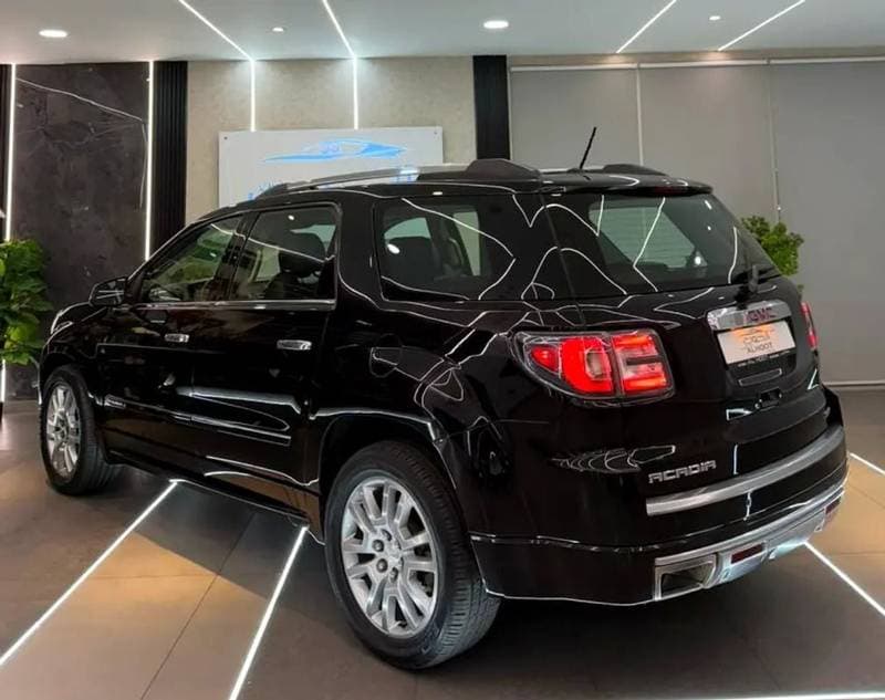 2017 GMC Acadia DENALI thumbnail 4