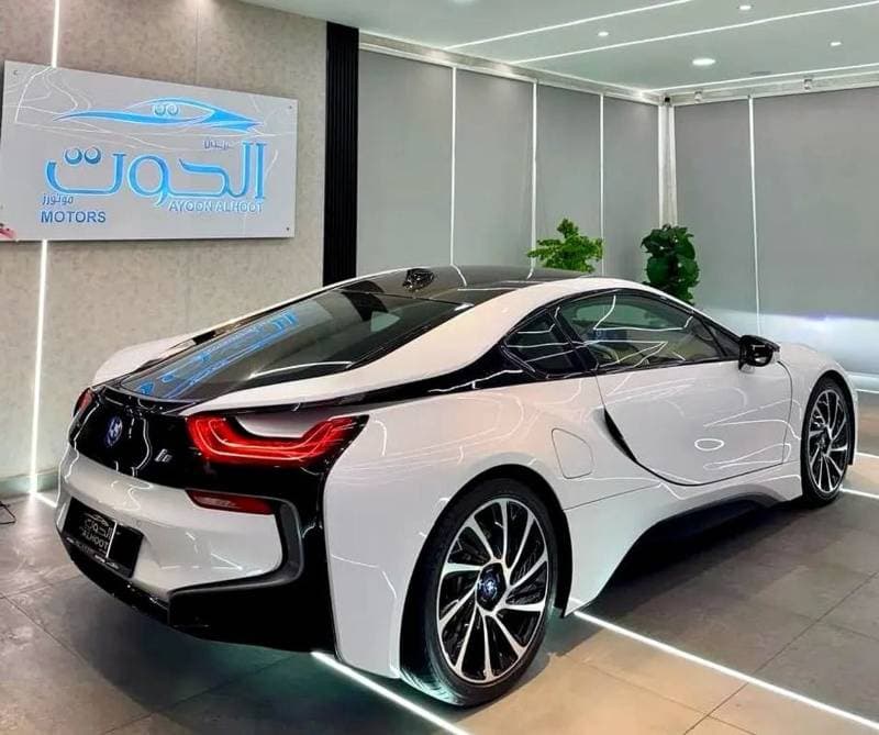 2015 BMW i8 STANDARD thumbnail 4