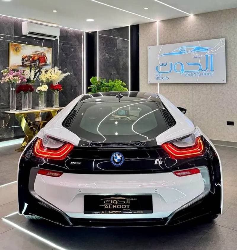 2015 BMW i8 STANDARD thumbnail 6