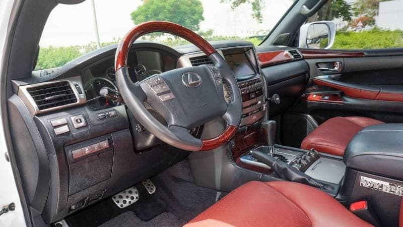 2014 Lexus LX570 thumbnail 4