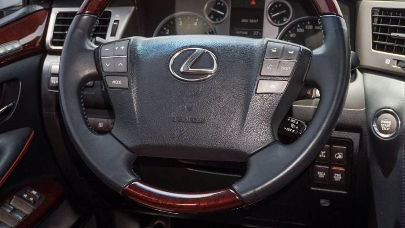 2014 Lexus LX570 thumbnail 5