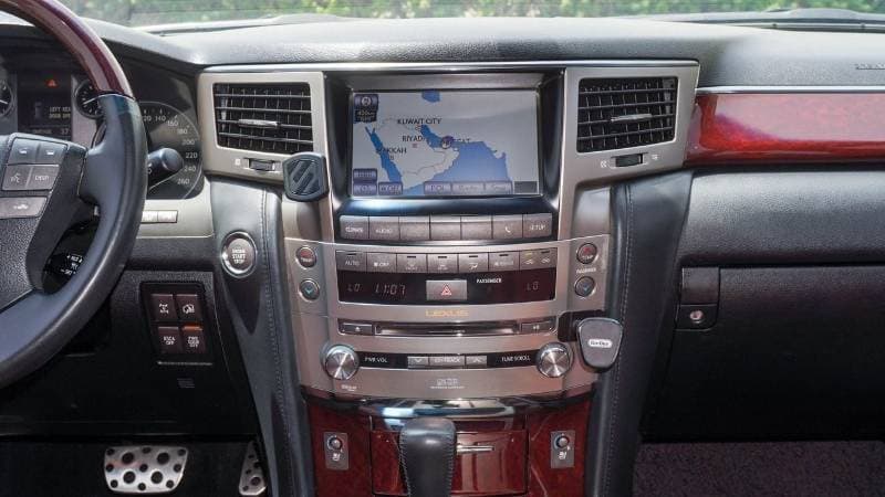 2014 Lexus LX570 thumbnail 7