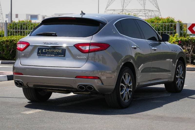 2019 Maserati Levante STANDARD thumbnail 4