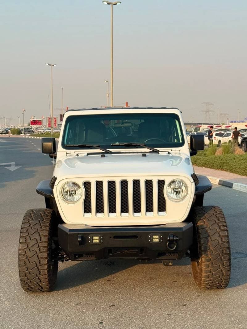2020 Jeep Wrangler Unlimited SAHARA thumbnail 2