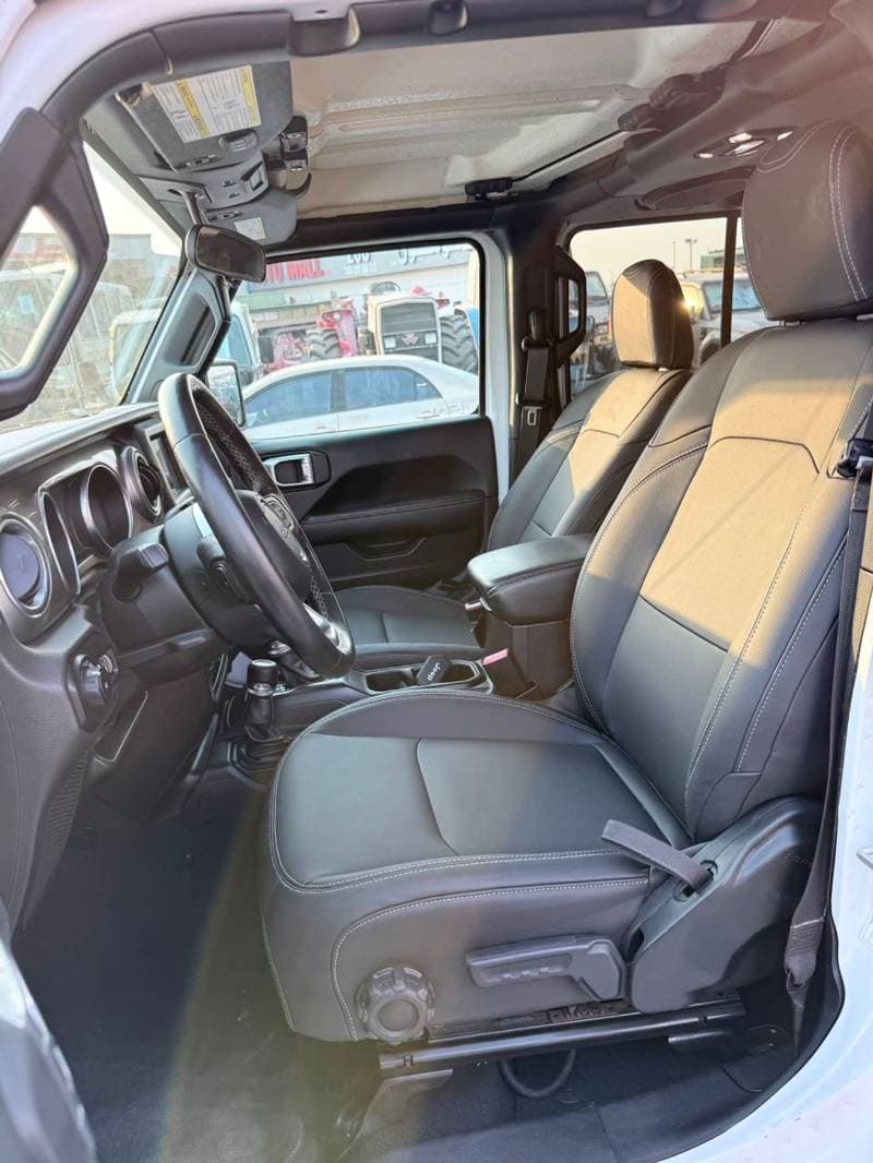 2020 Jeep Wrangler Unlimited SAHARA thumbnail 6