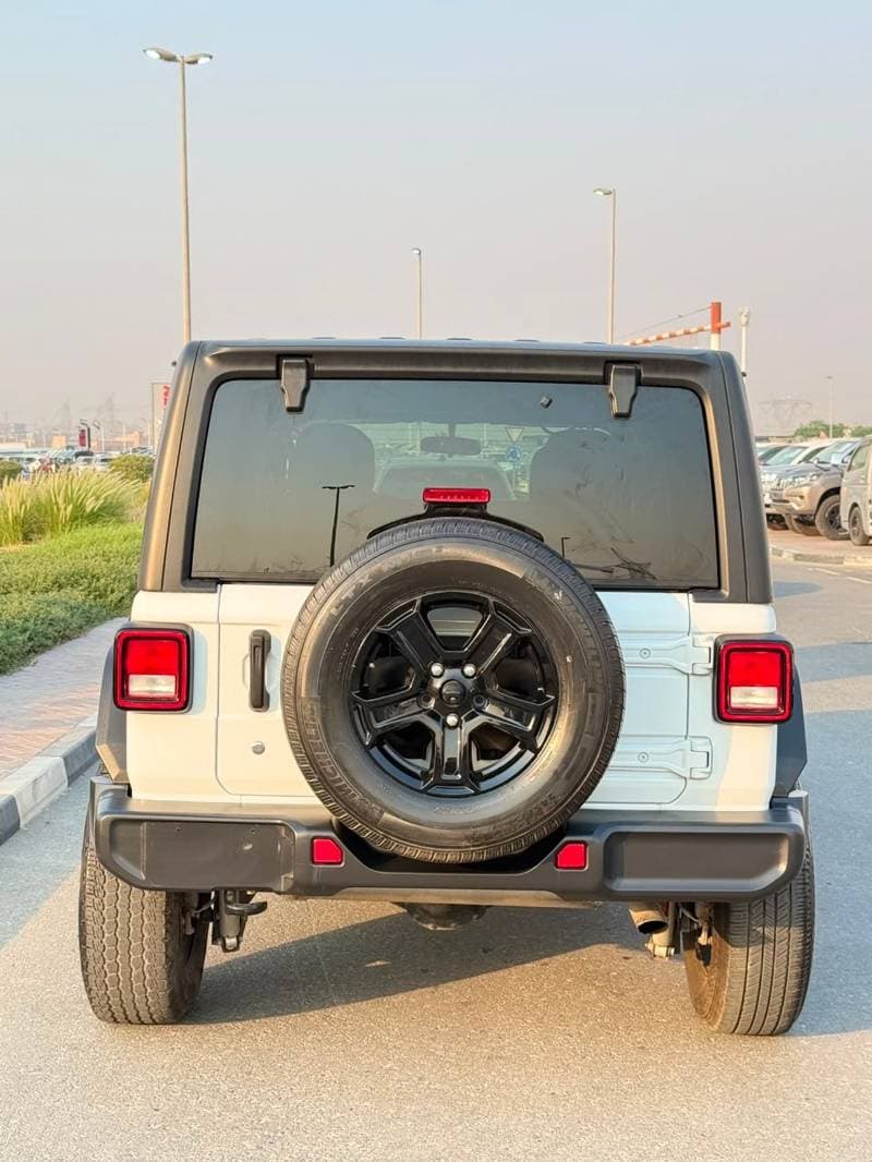 2020 Jeep Wrangler Unlimited SAHARA thumbnail 4