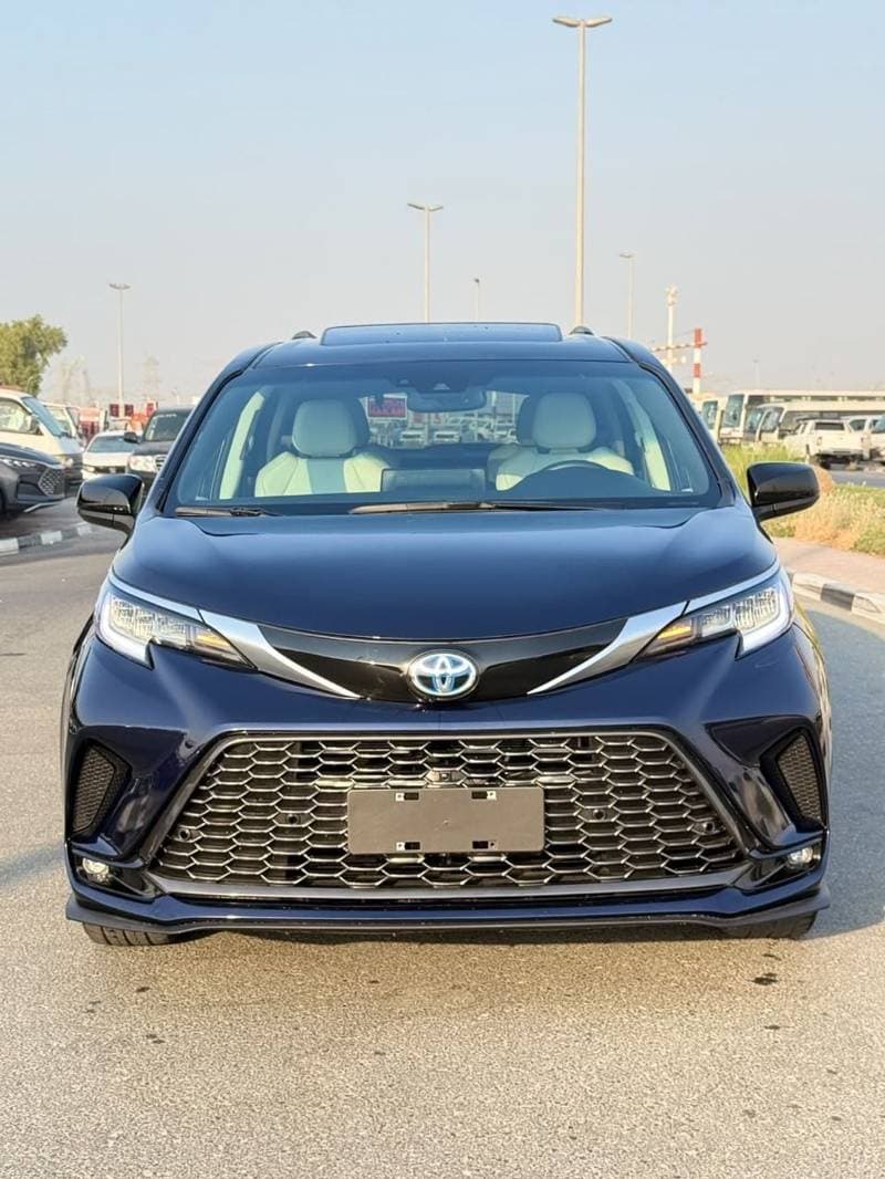 2023 Toyota Sienna XLE thumbnail 2
