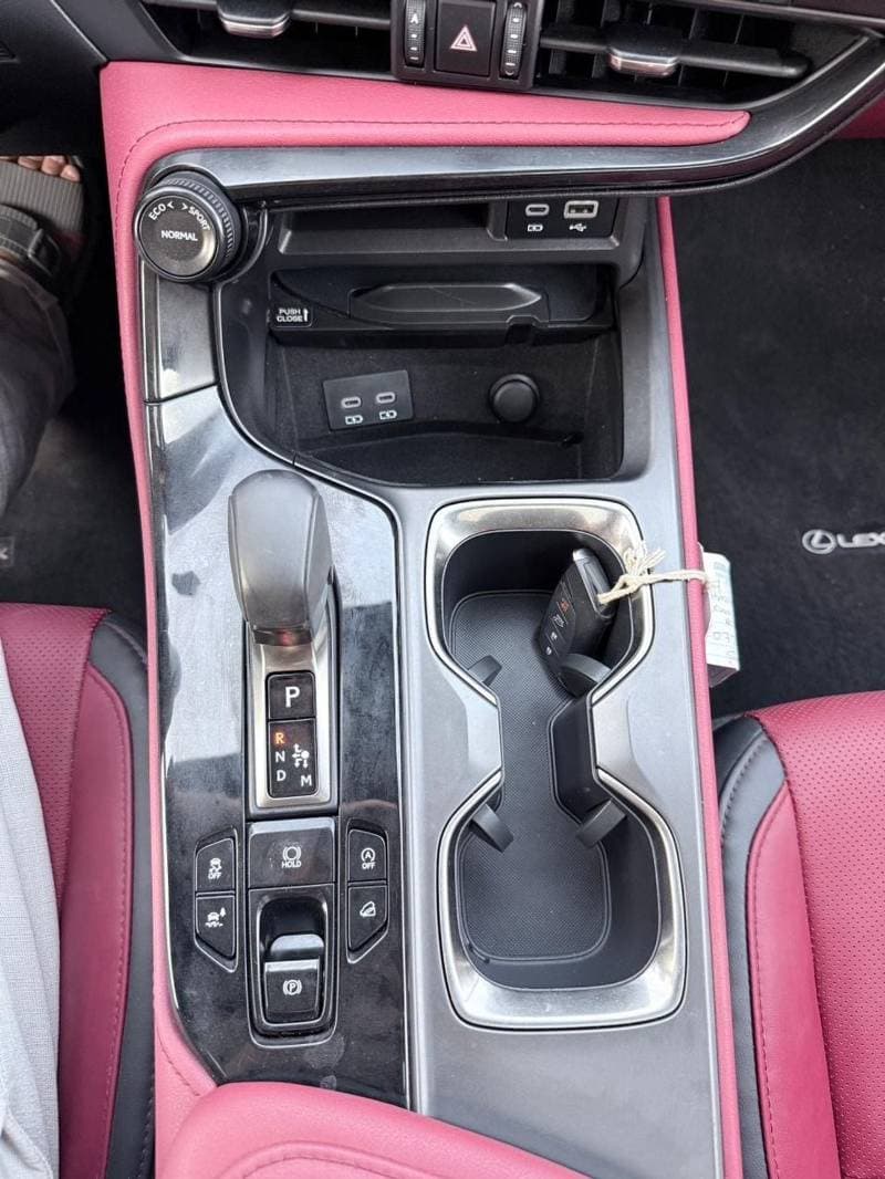 2025 Lexus NX350 PREMIER thumbnail 8
