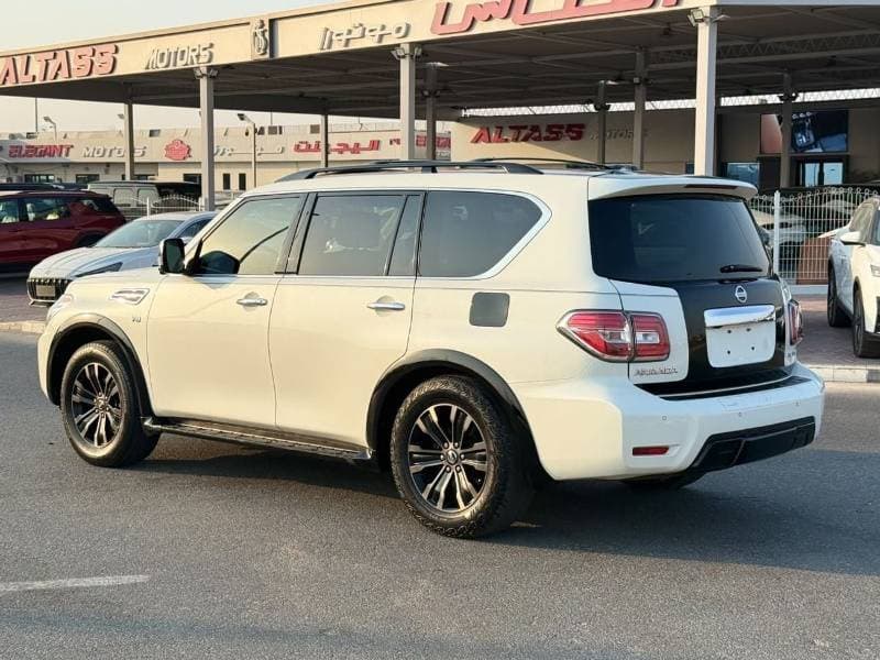2018 Nissan Armada PLATINUM thumbnail 4