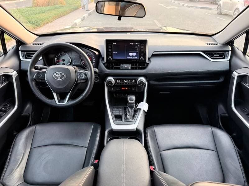 2020 Toyota RAV4 XLE thumbnail 5