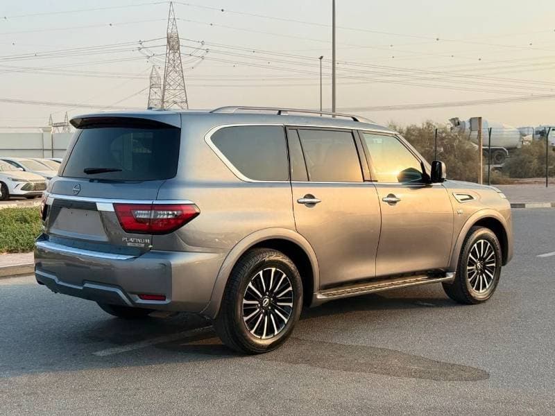 2017 Nissan Armada SL thumbnail 3