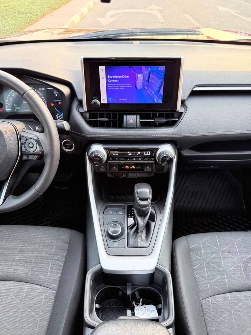 2023 Toyota RAV4 XLE HEV thumbnail 8