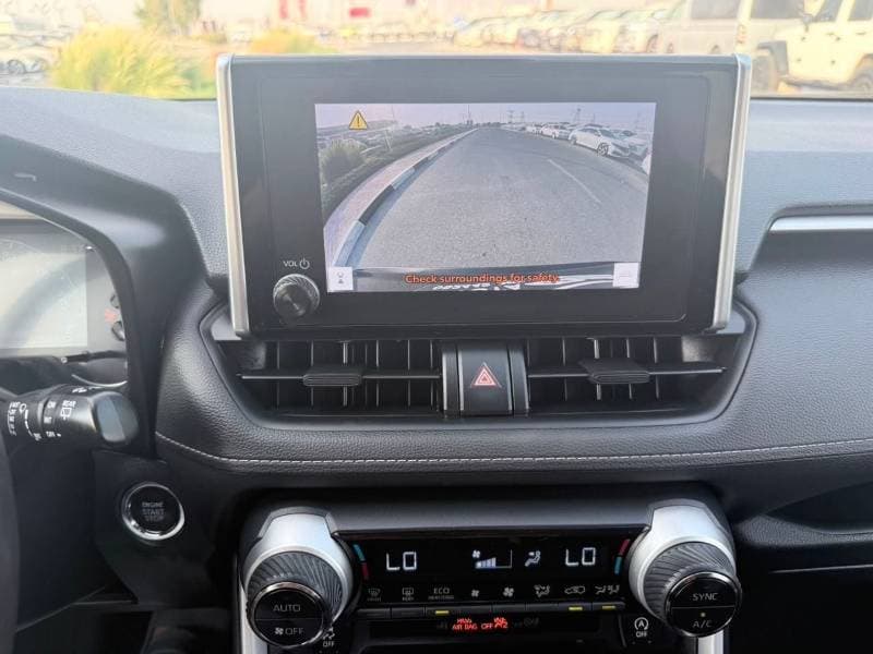 2023 Toyota RAV4 XLE thumbnail 7