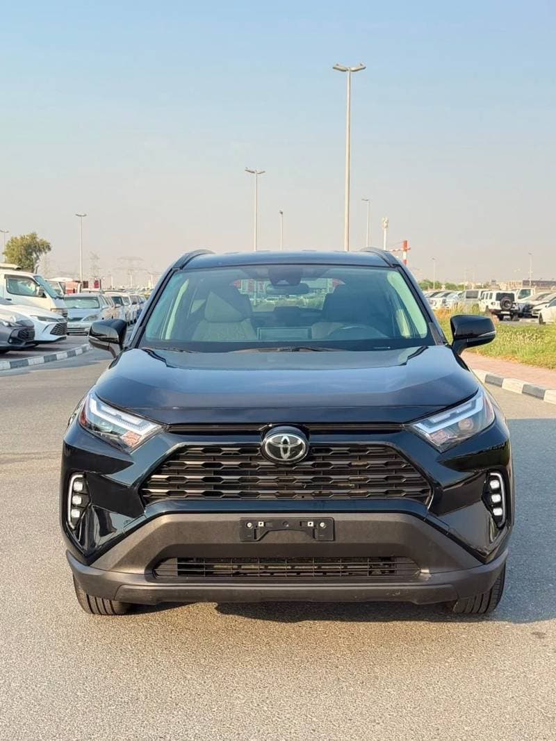 2023 Toyota RAV4 XLE thumbnail 2