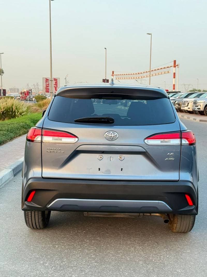 2022 Toyota Corolla Cross LE thumbnail 4