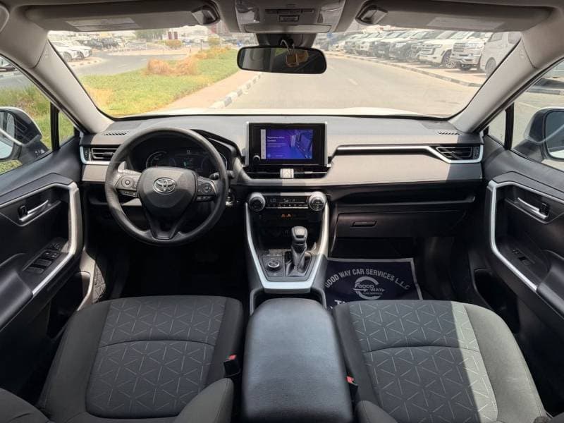2023 Toyota RAV4 XLE HEV thumbnail 6