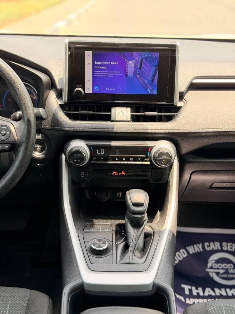 2023 Toyota RAV4 XLE HEV thumbnail 8