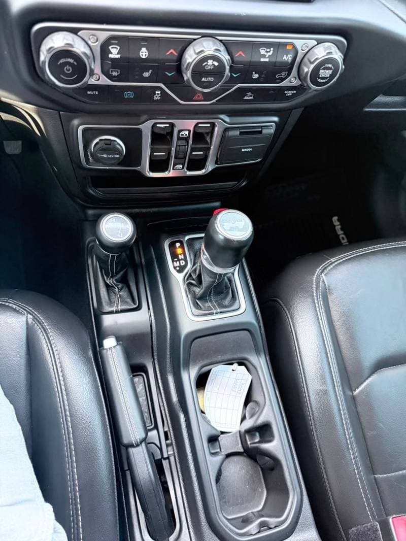 2023 Jeep Wrangler SAHARA thumbnail 7