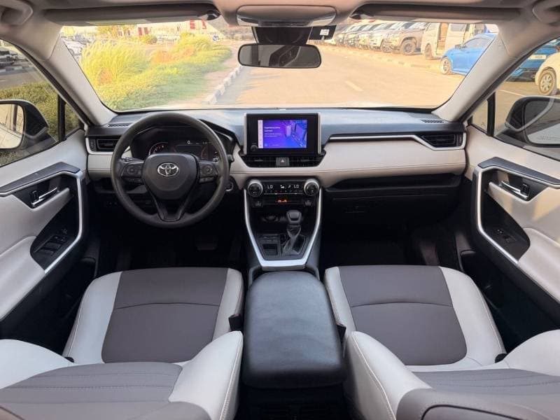 2023 Toyota RAV4 XLE thumbnail 5