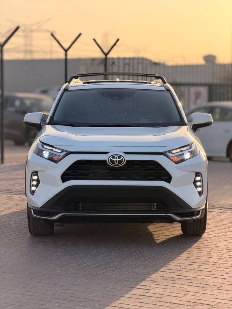 2023 Toyota RAV4 XLE thumbnail 2